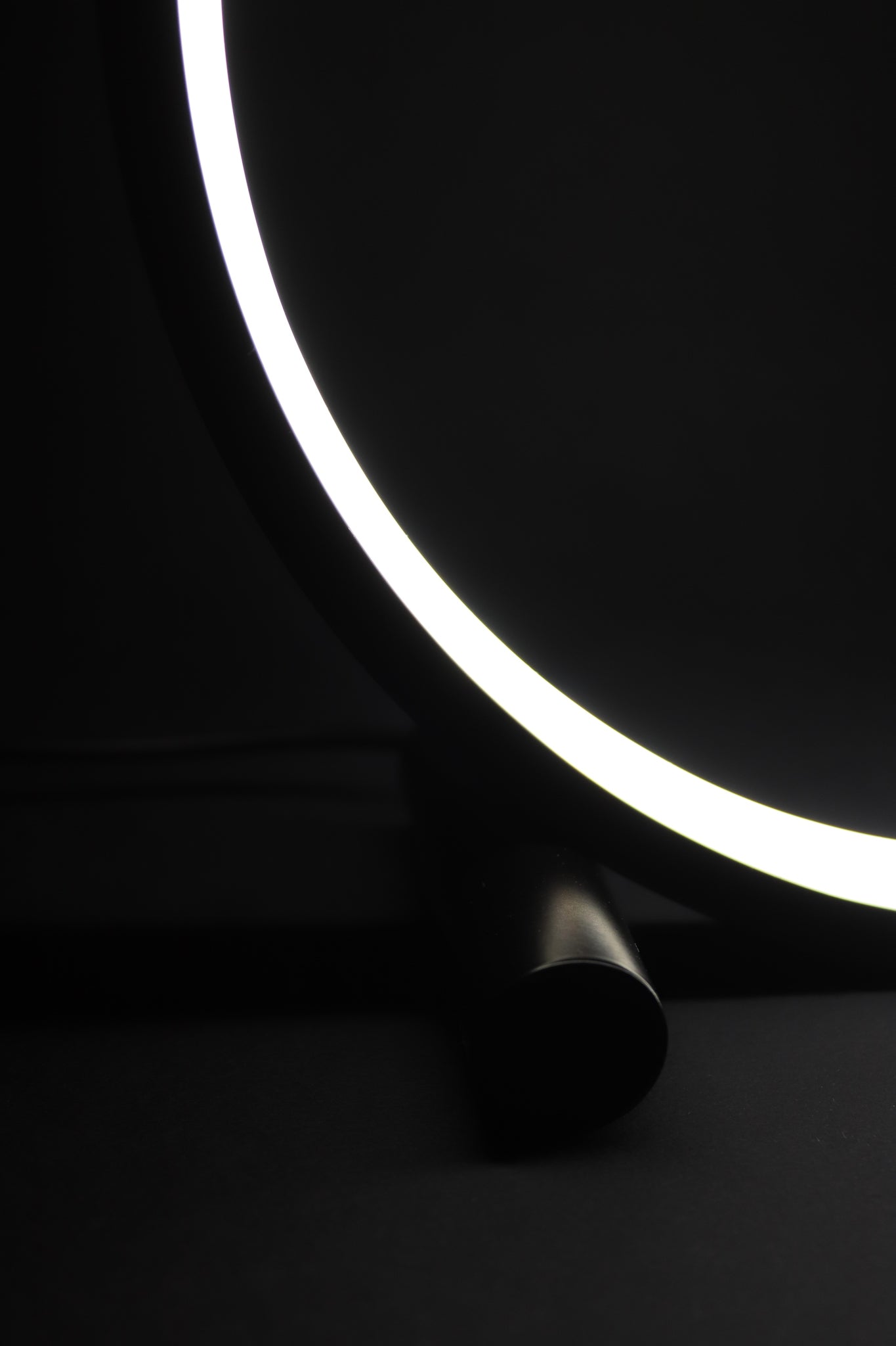 Clewso ™  Smart LED Circle Lamp
